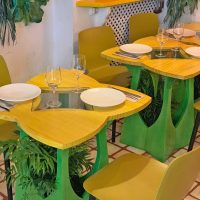 Mesas con vegetación natural integrada para restaurante ROSI LA LOCA Madrid