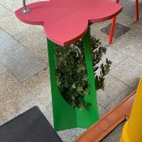 Mesa con vegetación natural integrada para restaurante ROSI LA LOCA Madrid